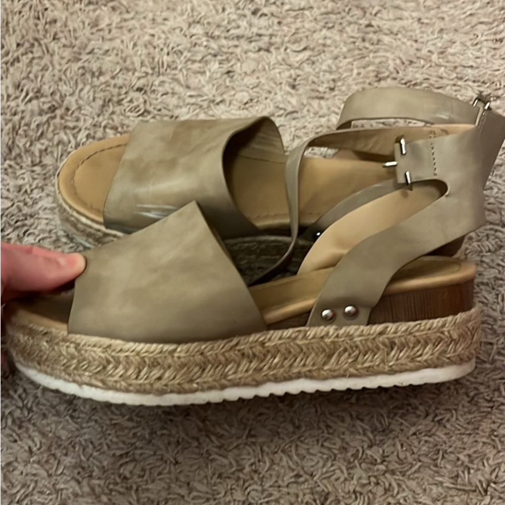 Women’s sandals